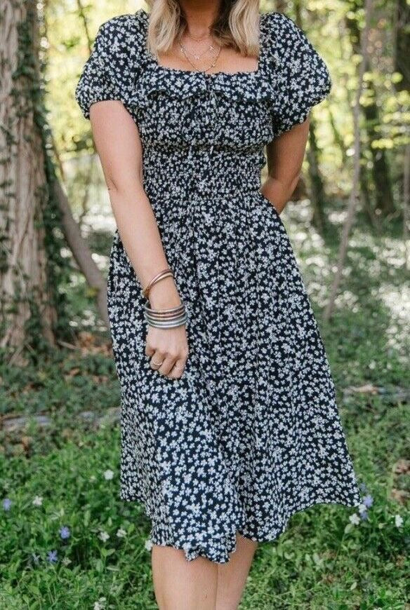 Vestido floreado con negro